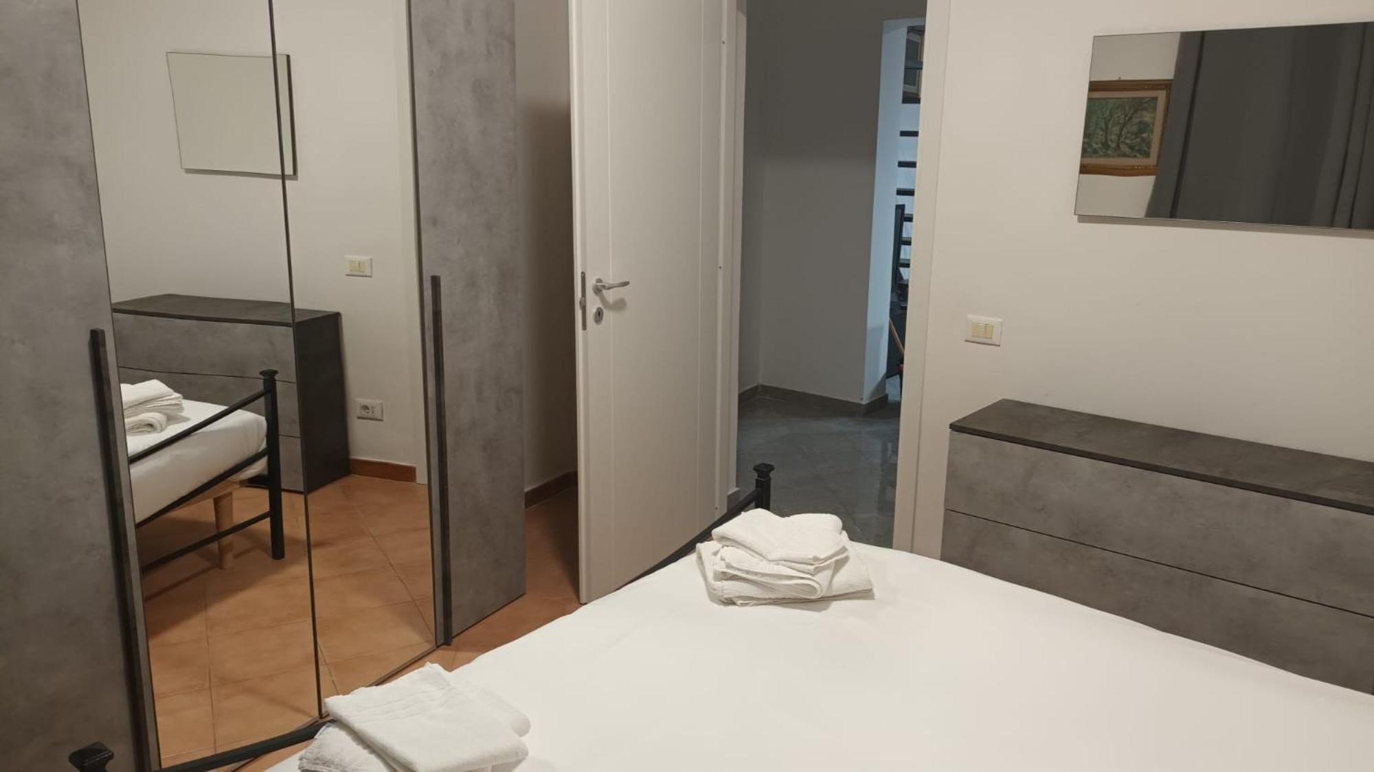 Apartment Casa N 2 Con Parcheggio Privato E Colonnina Ricarica Livorno