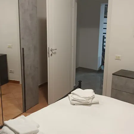 All inclusive Casa con parcheggio privato interno Livorno Esterno foto